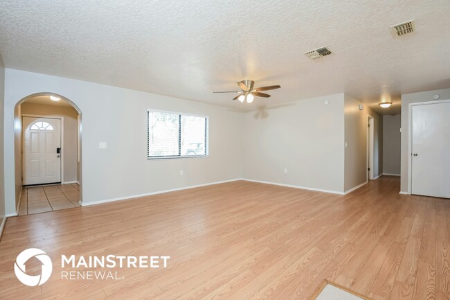 Foto del edificio - 1320 Arlington Cir