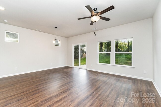 Foto del edificio - 3715 Davis Ave