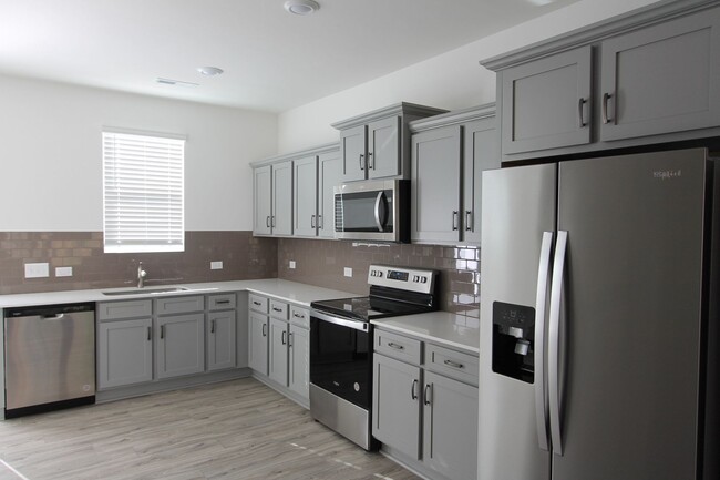 Foto del edificio - NEW 3 Bedroom Townhome Minutes from Downto...