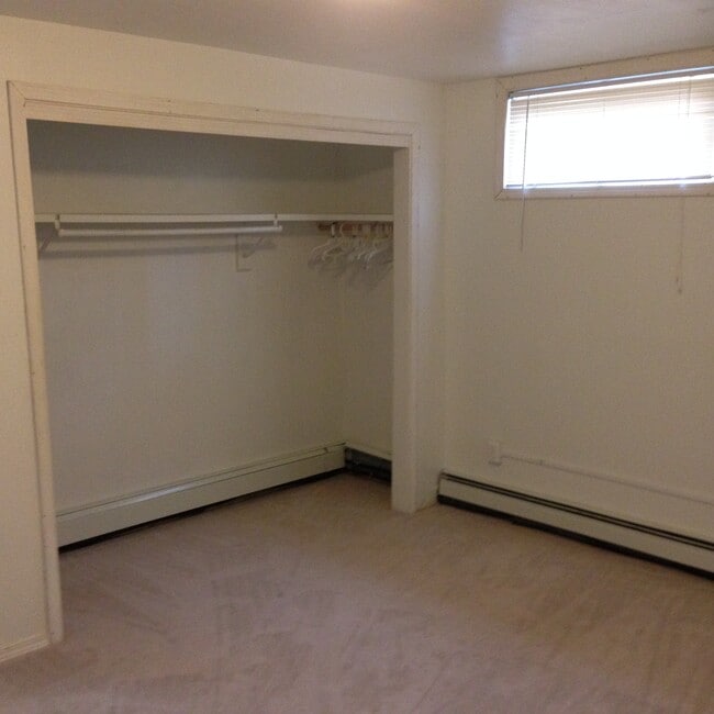 Building Photo - 460 W Briar Dr