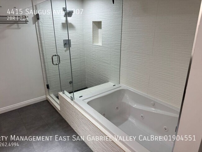 Foto del edificio - 4415 Saugus Ave