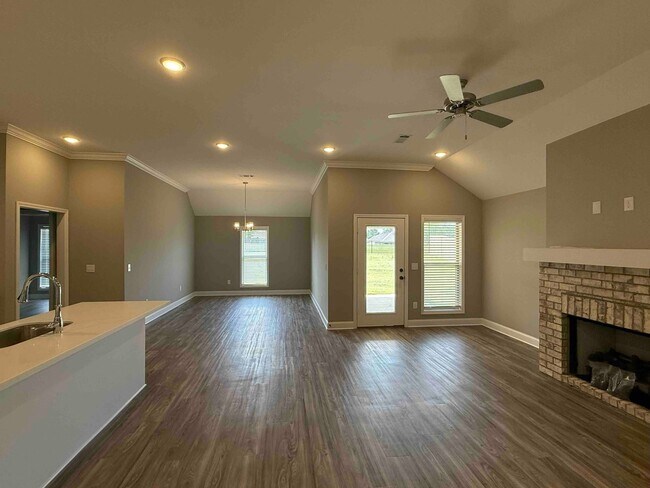 Foto del edificio - 573 Patrick Farms Dr