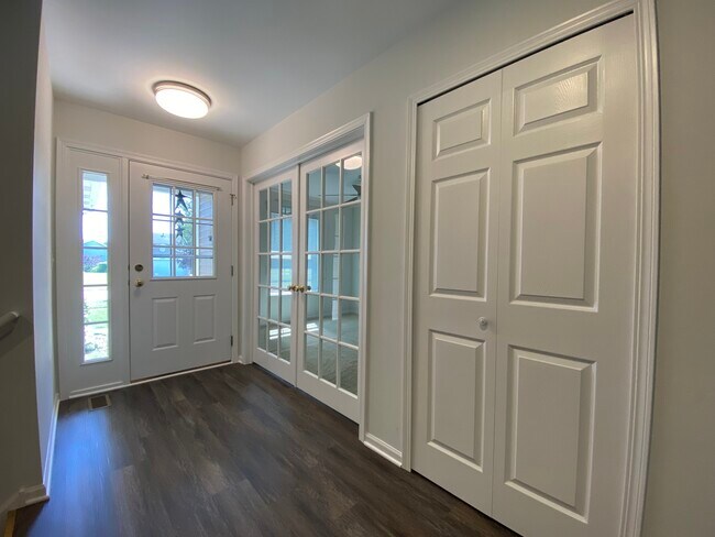 Building Photo - 5363 Danbury Cir