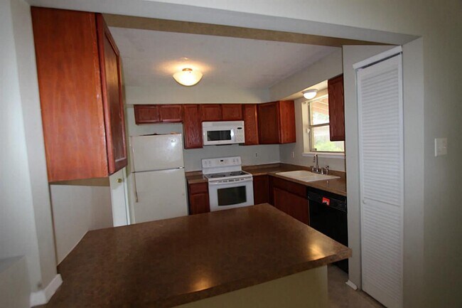 Building Photo - 4904 Ripple Creek Dr