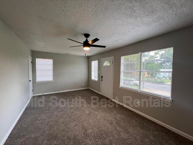 Building Photo - 2595 Dakar Ave