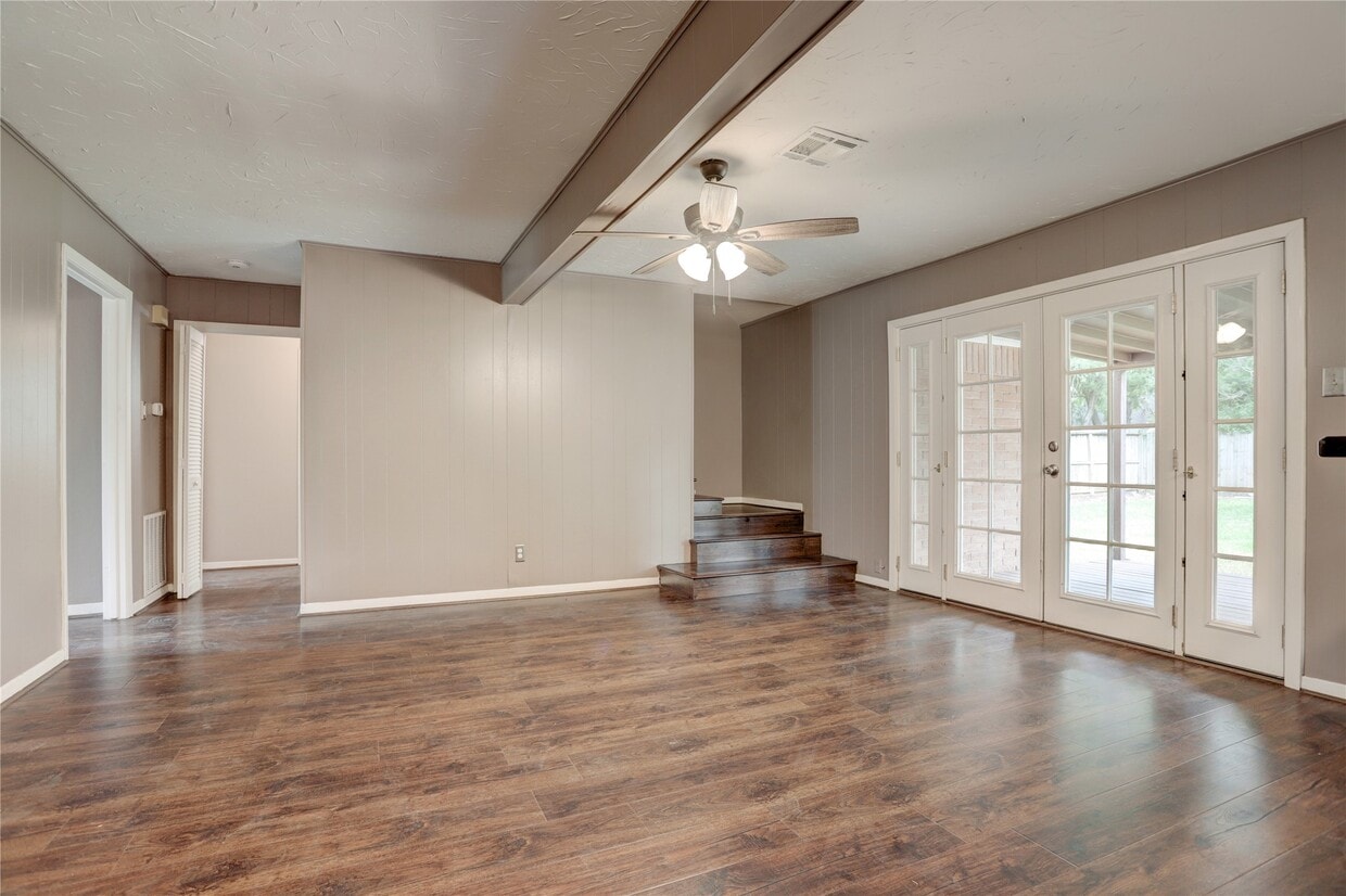 Building Photo - 9631 Fairdale Ln