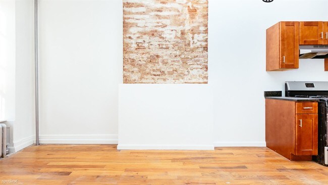 Building Photo - 2 br, 1 bath Apartment - 46 Palmetto St Apt 2