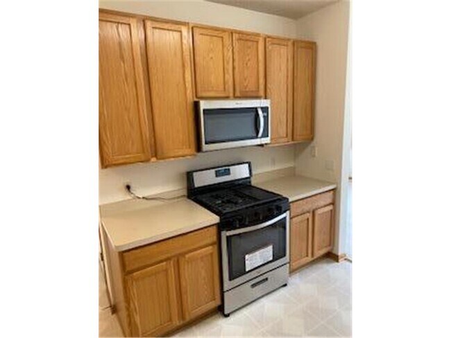 Foto del edificio - 3912 Everest Ln N