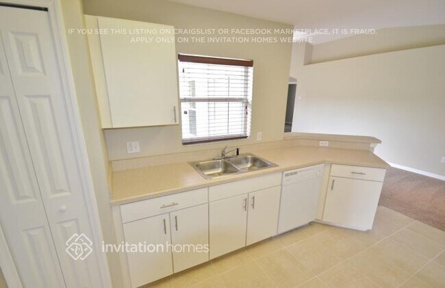 Building Photo - 1012 Feather Dr