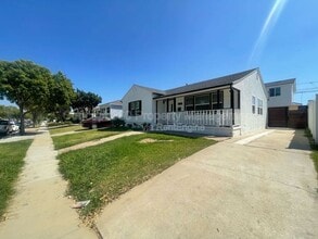 Building Photo - 2720 Bomberry St