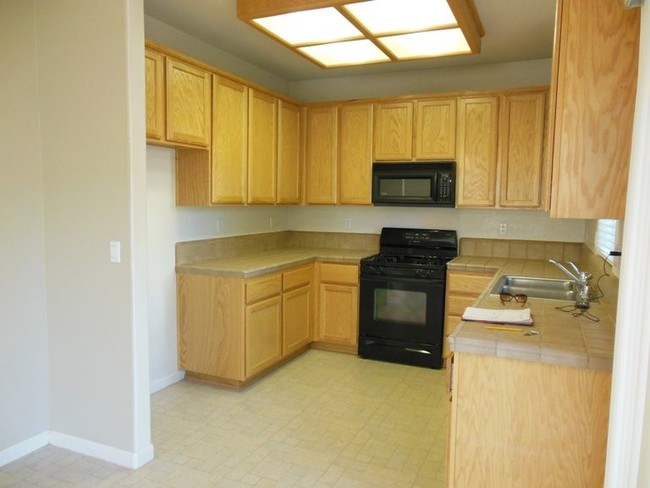 Building Photo - 3155 Rivermont St.