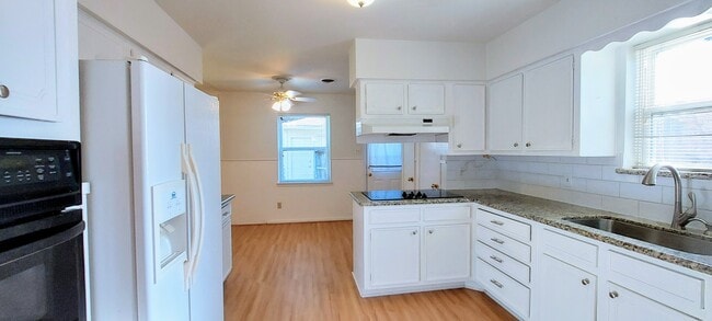 Building Photo - 5455 Kuldell Dr