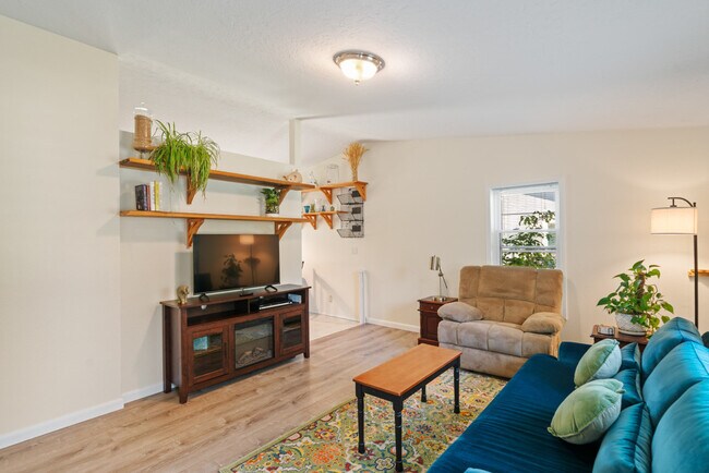 Building Photo - 109 Meghans Way