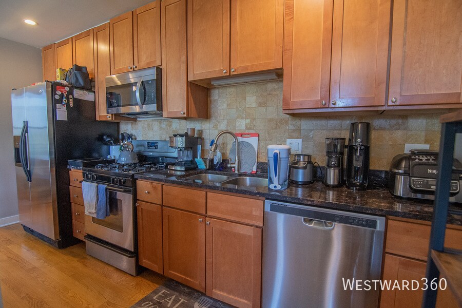 Foto principal - 811 W Eastwood Ave