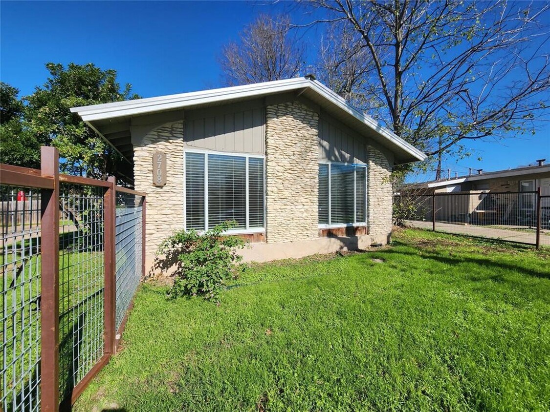 Primary Photo - 2708 St Edwards Cir