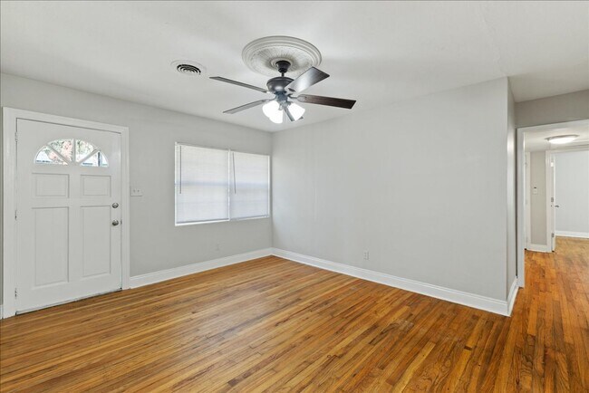 Foto del edificio - Large 5 bedroom by FSU Campus!