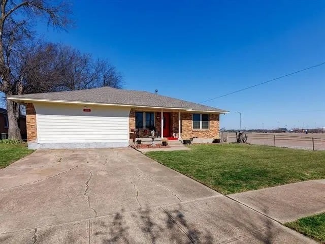 Photo - 103 Aspen St (Lancaster, TX)