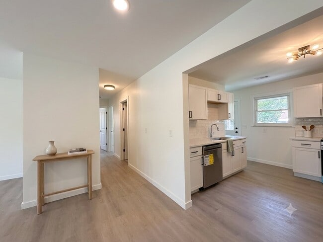 Building Photo - 1170 Benedict Ct