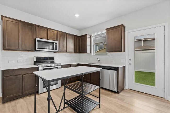 Foto del edificio - 7814 Wilfred Dr