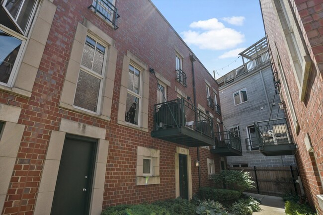 Building Photo - 1125 W Newport Ave