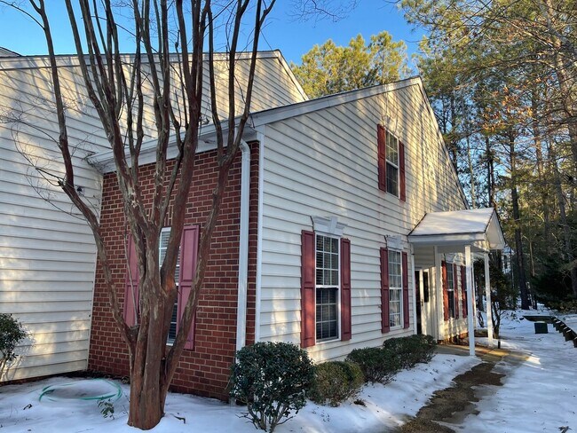 Foto del edificio - 4257 Falcon Creek Dr
