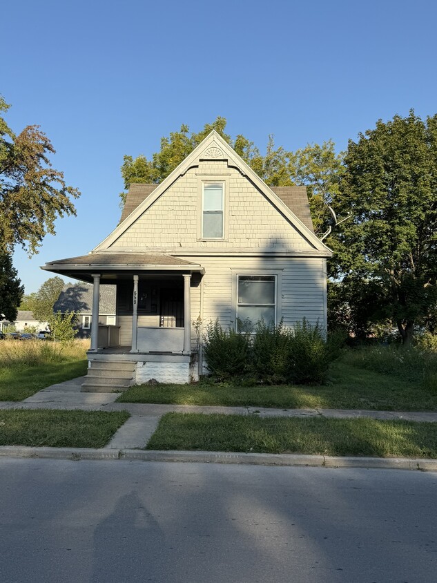 Primary Photo - 659 Stebbins St