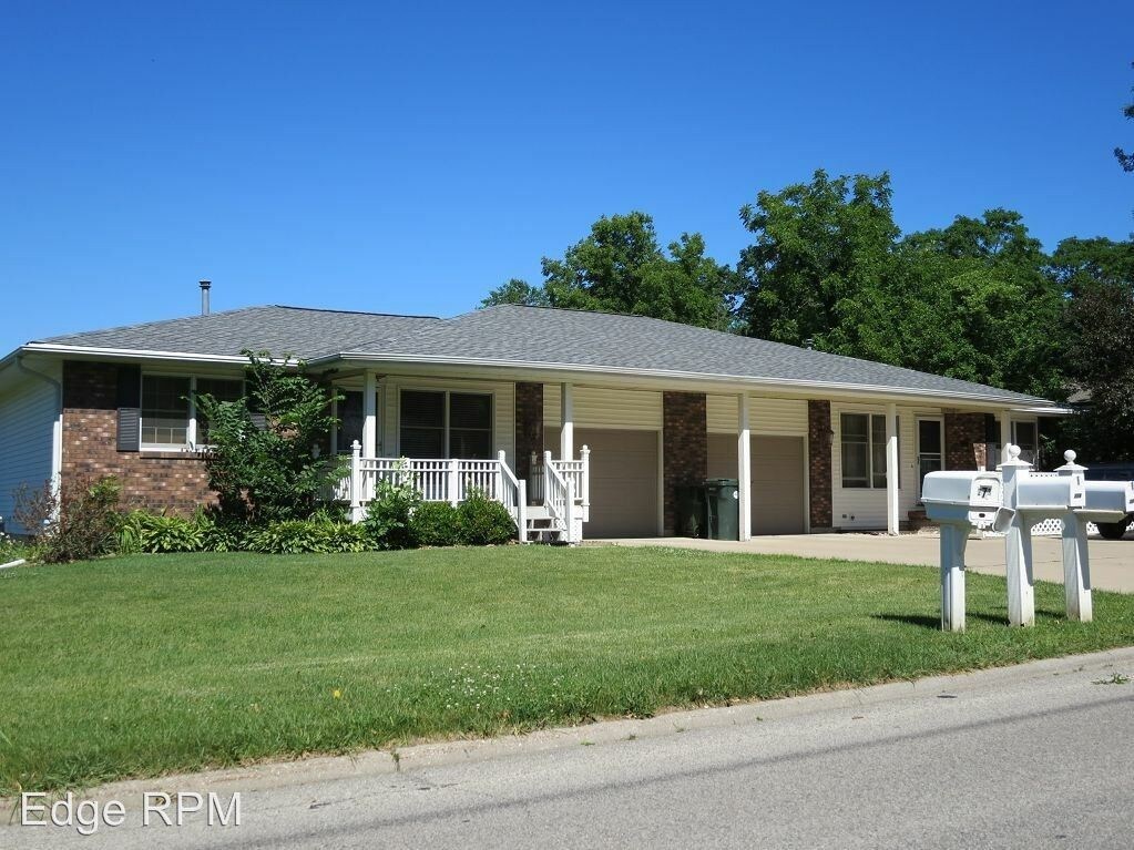 Primary Photo - 274-274 S Hackett Rd