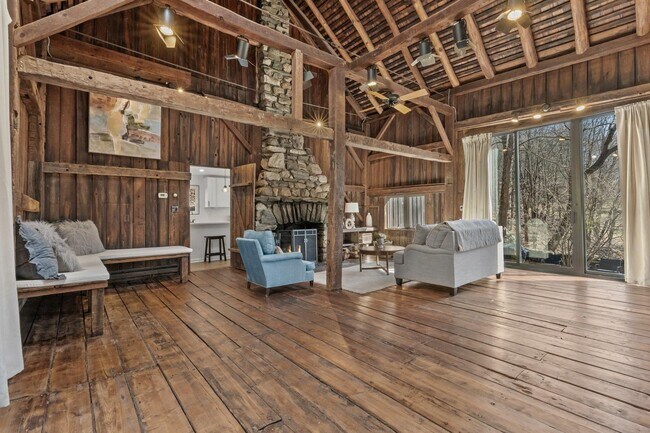 Foto del edificio - 200 Chestnut Ridge Rd