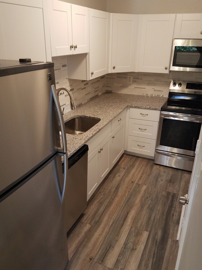 Kitchen - 11 Warren Lodge Ct