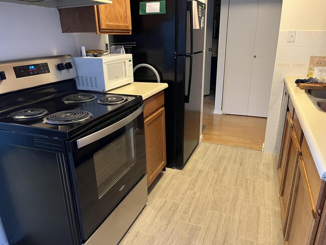 Building Photo - 1331 Fir St