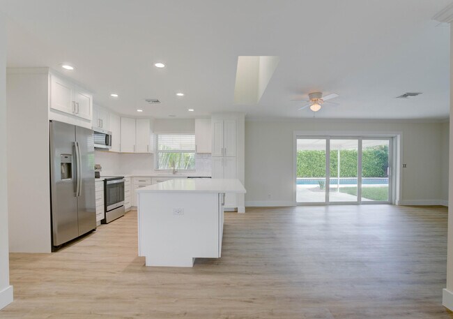 Building Photo - 529 Oyster Rd