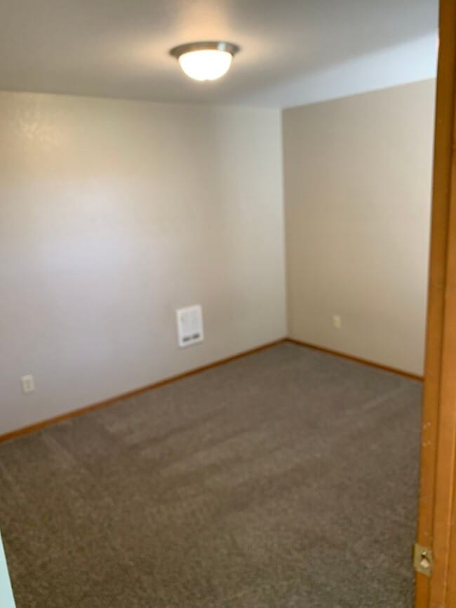 Building Photo - Pra3403