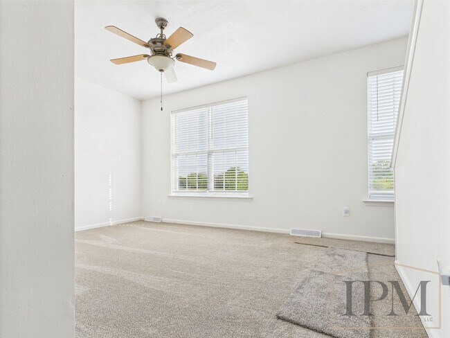 Foto del edificio - Newly Renovated!  3 bedrooms, 2 full baths...