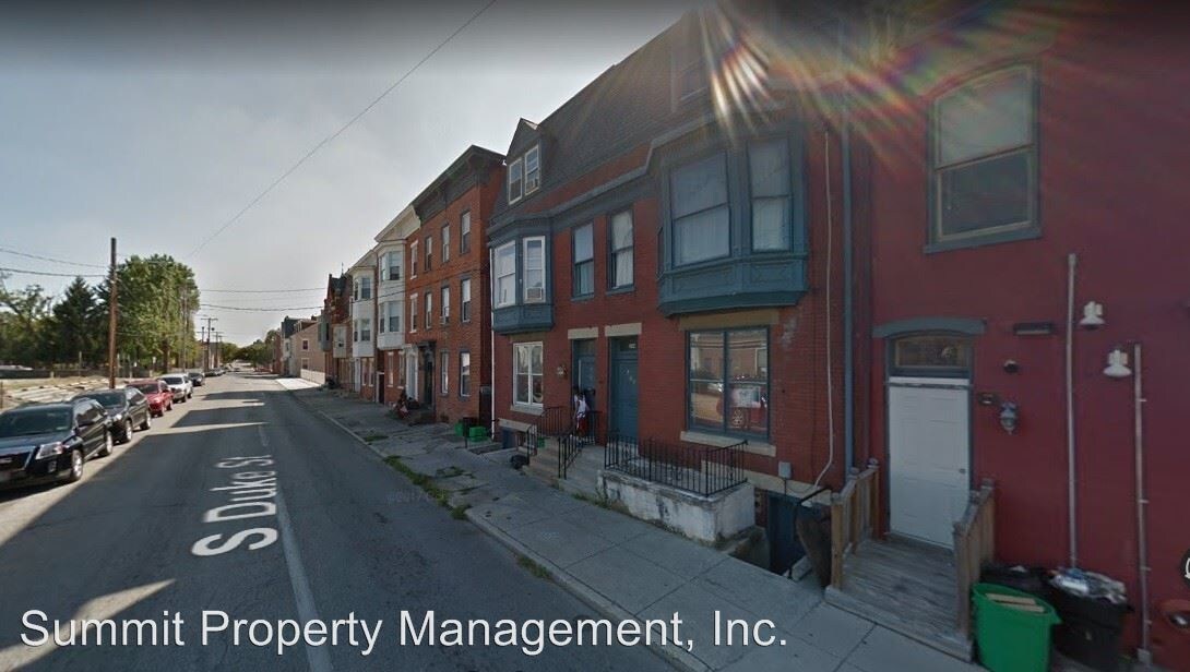 Primary Photo - 208 S Duke St