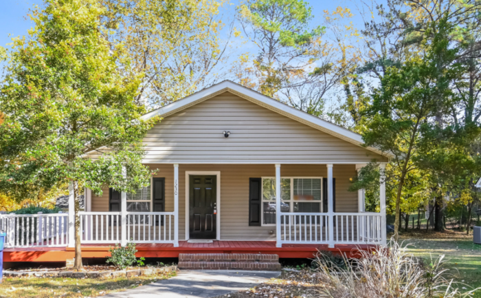 Primary Photo - Come view this 3BR 1.5BA Brick Home
