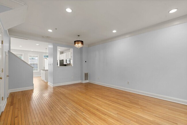 Building Photo - 2 Bed 2.5 Bath - Lakelands Townhome - Deta...