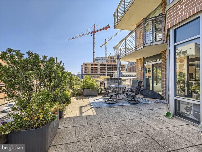 Building Photo - 1400 Lancaster St