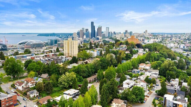 Foto del edificio - 2821 Beacon Ave S