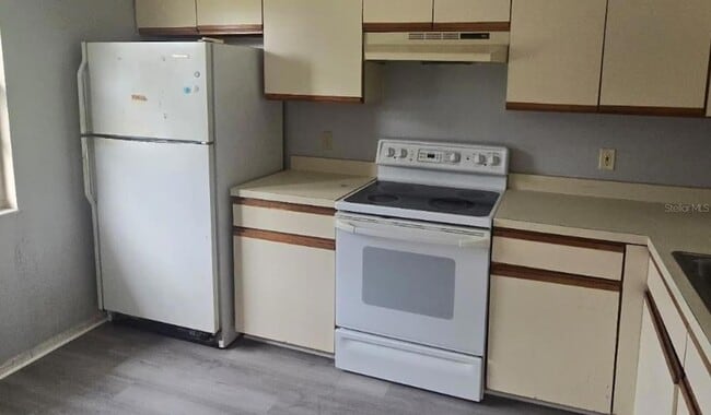 Building Photo - 304 Camillia Ln