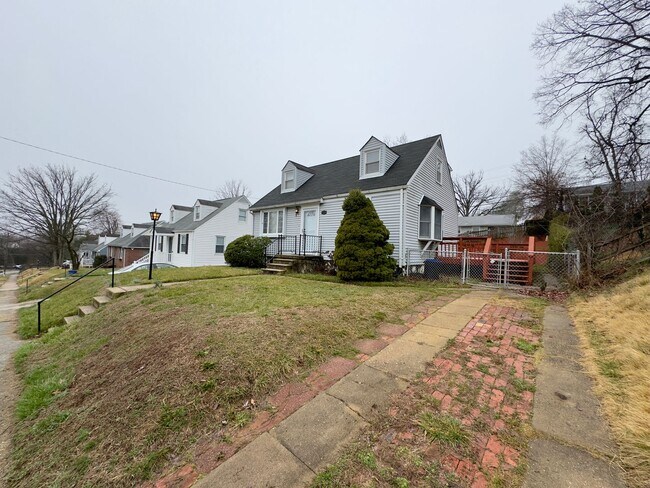 Foto del edificio - Spacious 3-Bedroom House with Modern Ameni...
