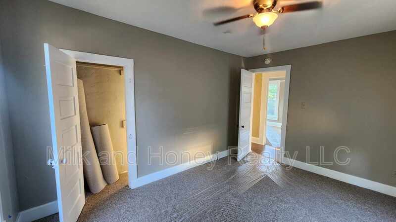 Primary Photo - 312 E Mansur Ave
