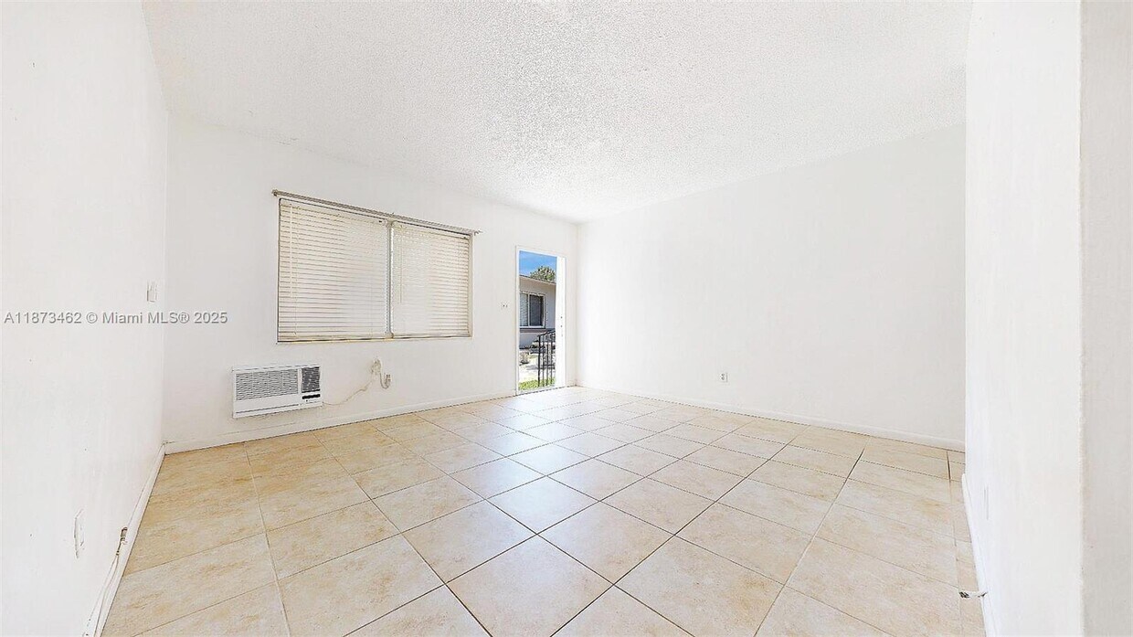 Foto del edificio - 2499 SW 27th St
