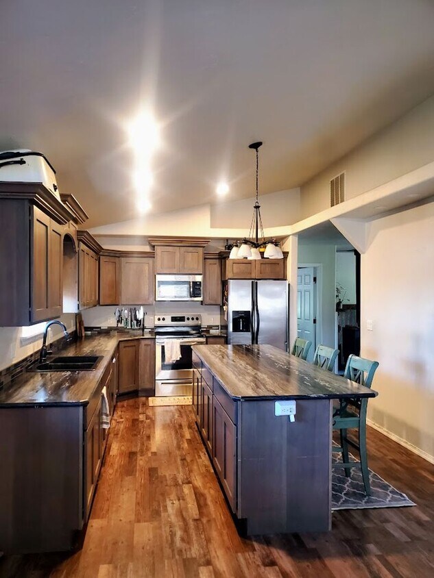 Primary Photo - Gorgeous 4 bedroom 3 bathroom Kamiah house...