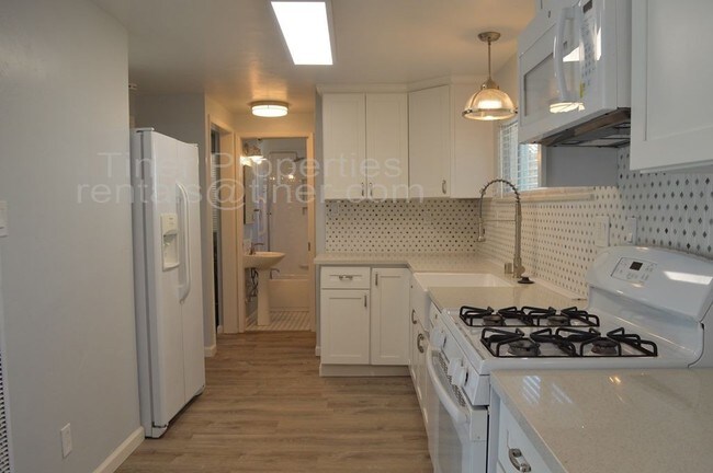 Building Photo - Beautifully Updated Casita in Sacramento