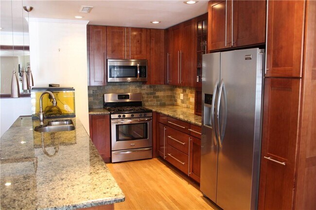 Foto del edificio - 1302 Waring Ave