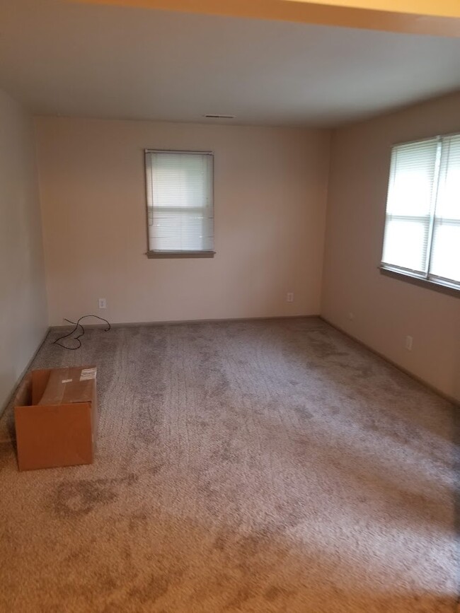 Livingroom - 1508 E Lake Ave