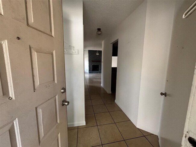 Foto del edificio - 12413 Deer Falls Dr