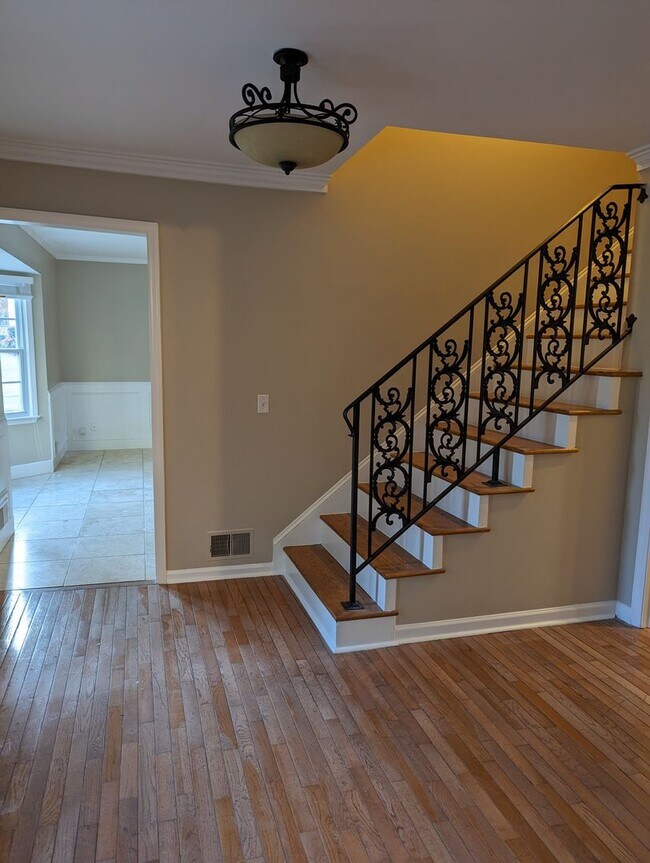 Building Photo - 153 Craig Wood Way:  Executive Style Livin...