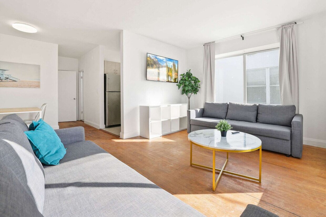 Foto principal - 7340 Harding Ave