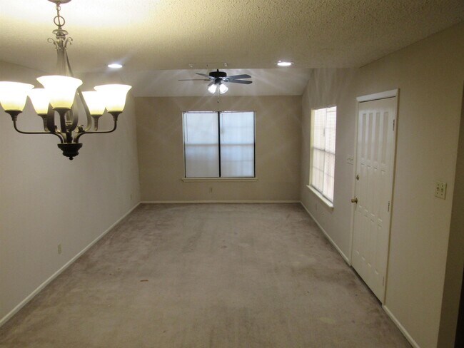Foto del edificio - 822 Hillside Rd